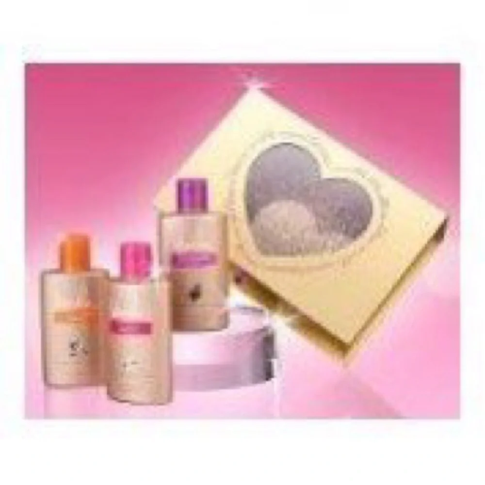 Victoria’s Secret Rare Vanilla Lotion Set of 3 with Collector Box